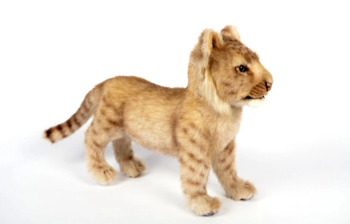 Hansa Lion Cub Standing 40cm Soft Toy - Image 3